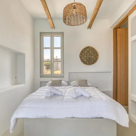 Lil Paros Luxury *