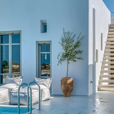 Lil Paros Luxury Vila *