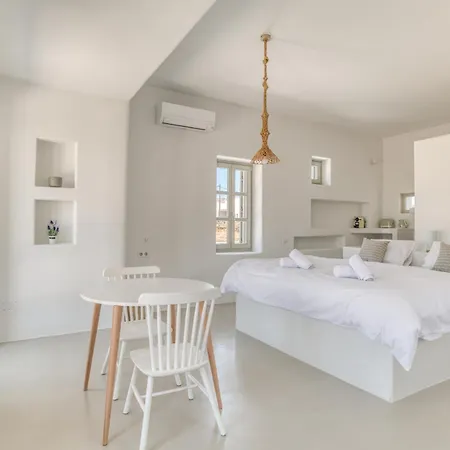 Lil Paros Luxury