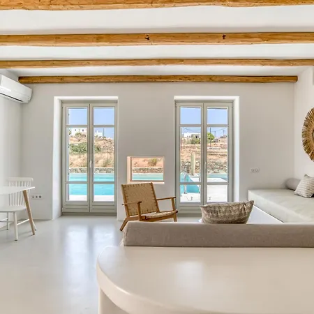 Lil Paros Luxury