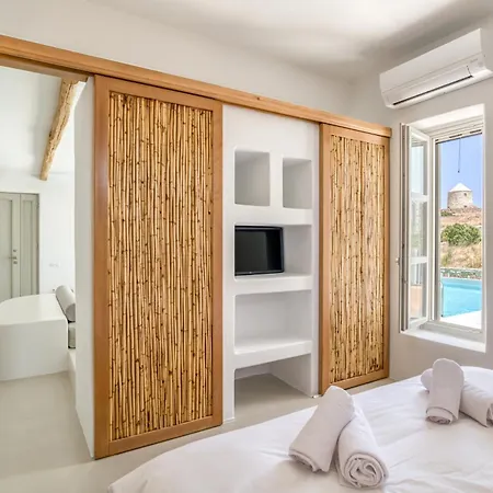 Lil Paros Luxury Vila *