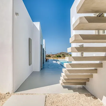 Lil Paros Luxury