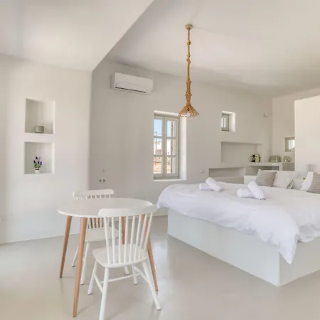 Lil Paros Luxury Villa *
